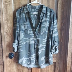 Express camouflage button down